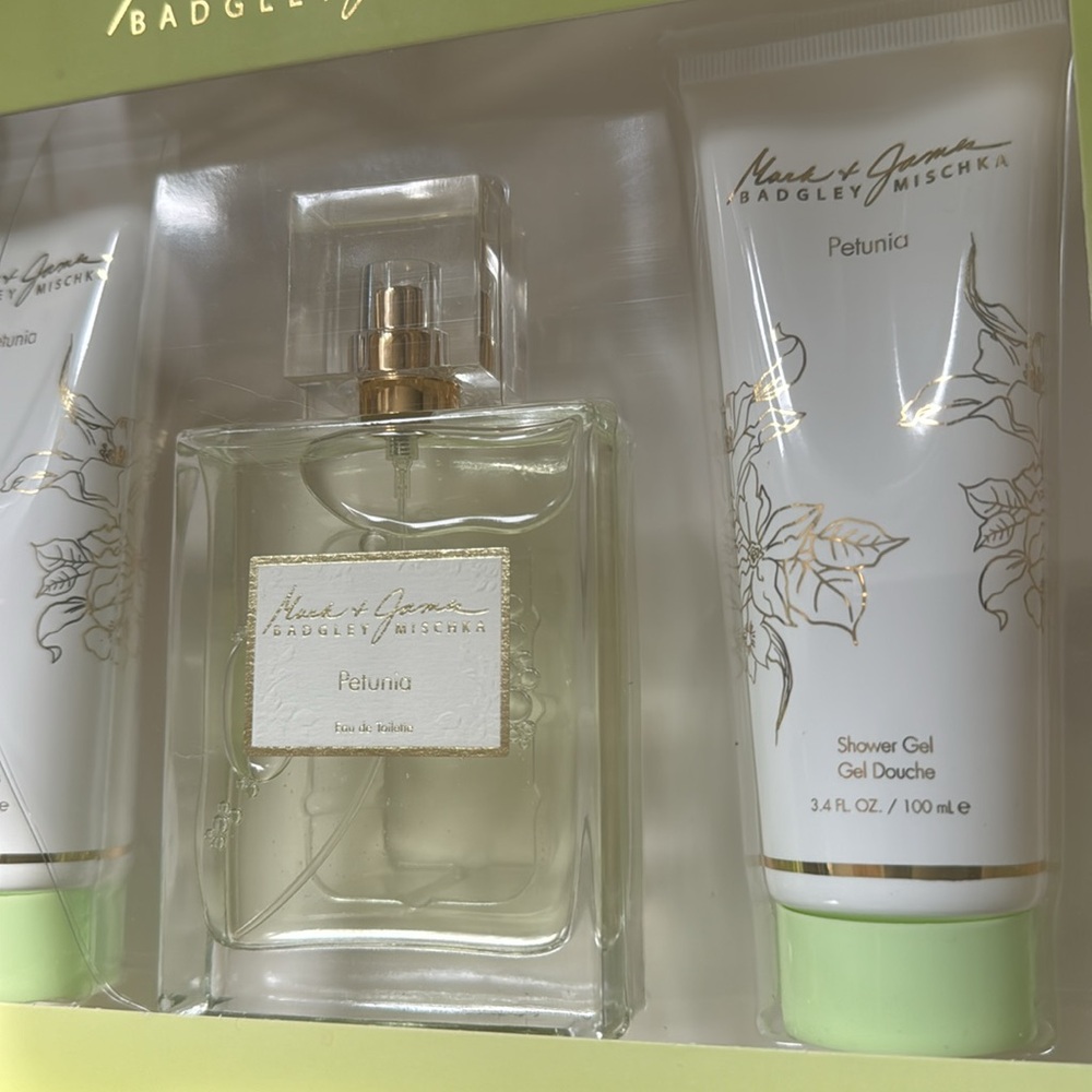 Mark & James Petunia By Badgley Mischka Gift Set 3.4 oz./100ml - Picture 3 of 6